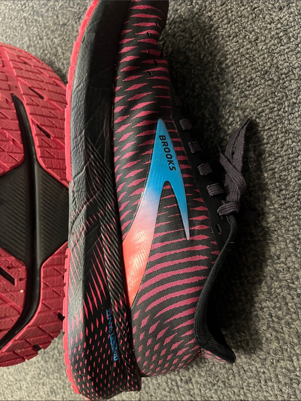 Brooks Hyperion Tempo size 8 - Picture 3 of 9
